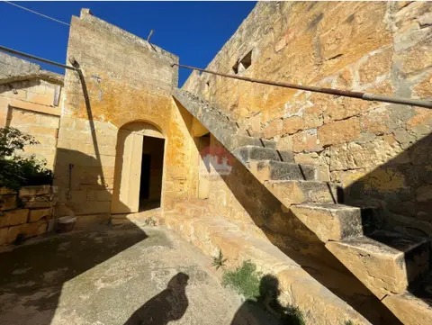 3 Bedroom Farm House For Sale in San Gwann