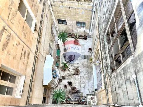 4 bedroom Palazzo for sale in Qormi