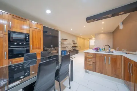3 Bedroom Apartment For Sale in Marsascala