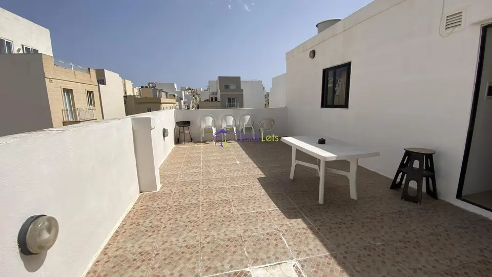 2 bedroom Penthouse to rent in Gzira
