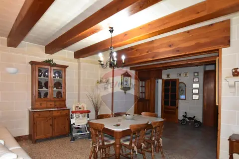 6 Bedroom Town House For Sale in Valletta