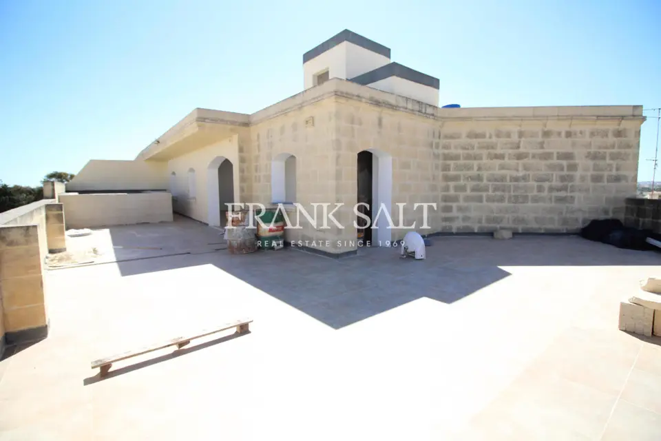 Siggiewi, Furnished Penthouse