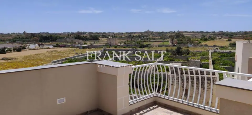 Siggiewi, Furnished Penthouse