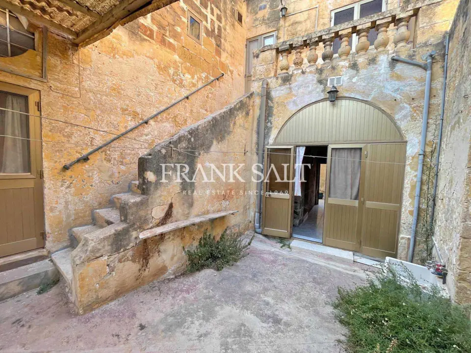 Zurrieq, Unconverted Townhouse