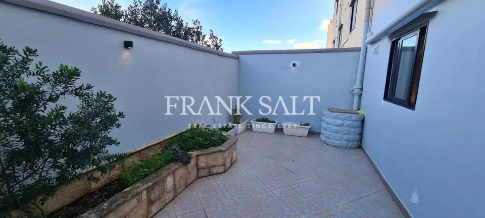 San Gwann, Furnished Studio Apartment