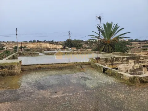 Unconverted Farmhouse with Large Land Plot