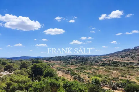 3 Bedroom Apartment For Sale in Xemxija