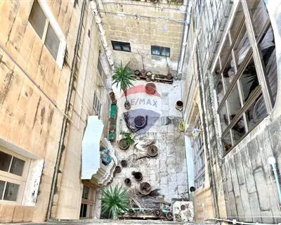 4 bedroom Palazzo for sale in Qormi