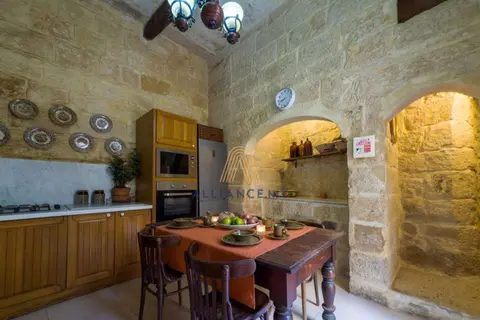 6 Bedroom Palazzo For Sale in Zejtun