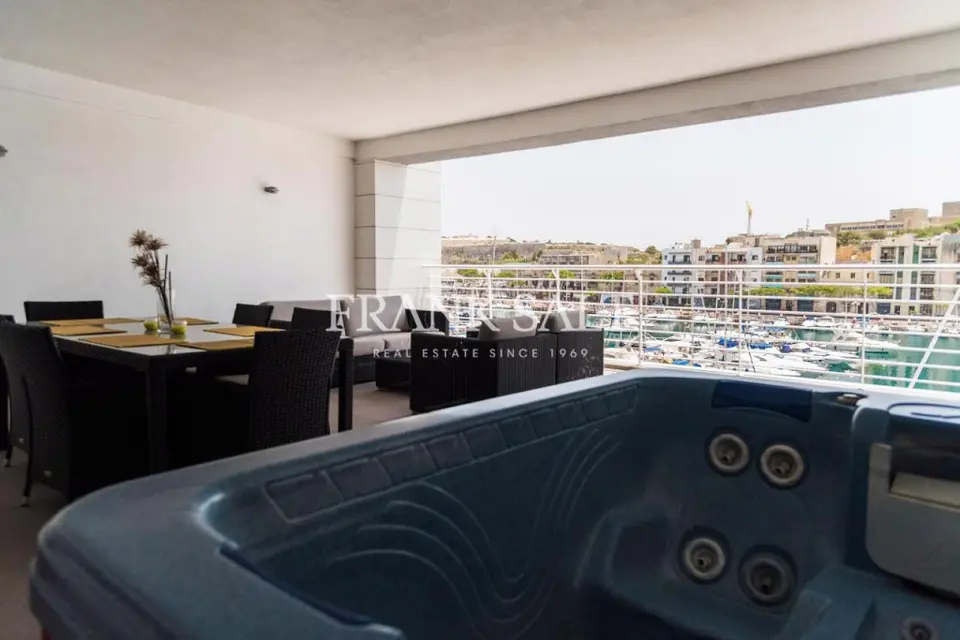 3 bedroom Apartment to rent in Ta' Xbiex