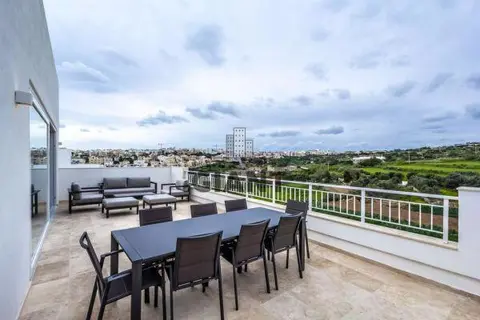 2 Bedroom Penthouse For Sale in Swieqi