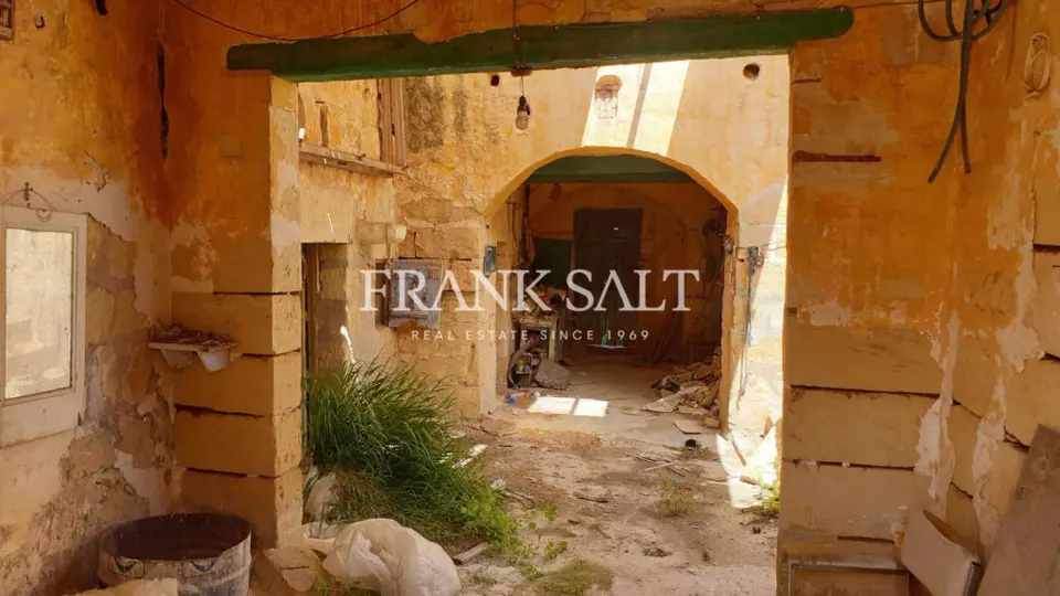 Zejtun Unconverted Farmhouse