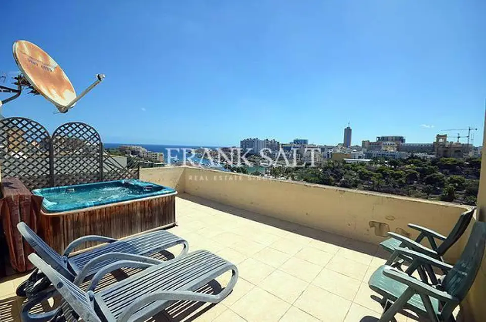 Pembroke, Furnished Semi-detached Villa