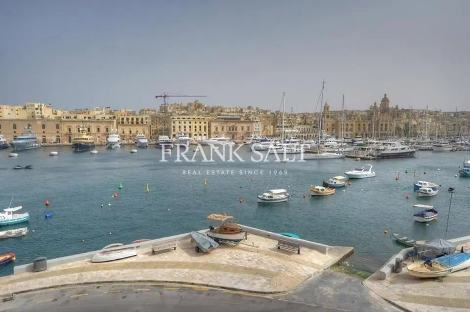 Senglea, Finished Duplex Apartment