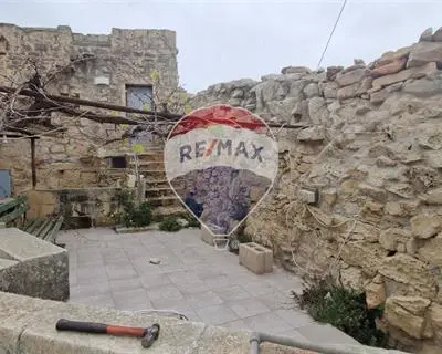 Farmhouse for sale in Qrendi