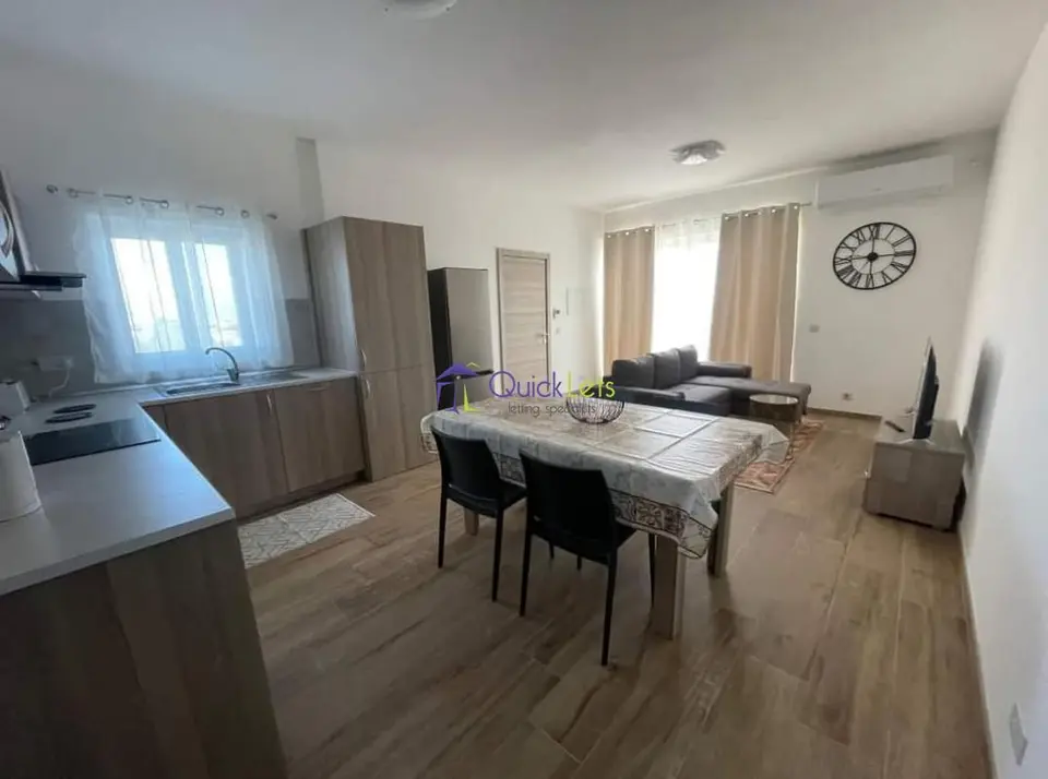 Penthouse 2 chambres à louer à Luqa