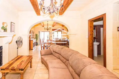 5 bedroom Townhouse to rent in Gozo - Gharb