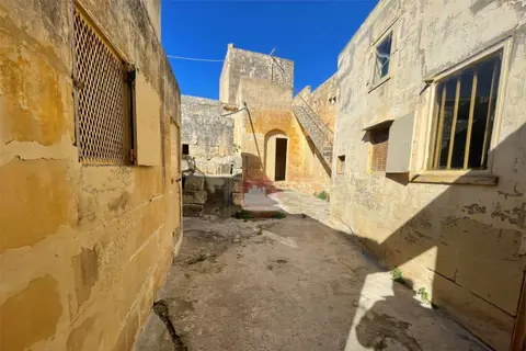 Farm House For Sale in San Gwann