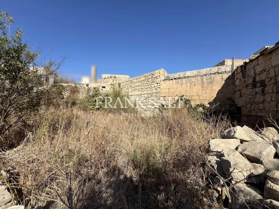 Qormi, Unconverted House of Character