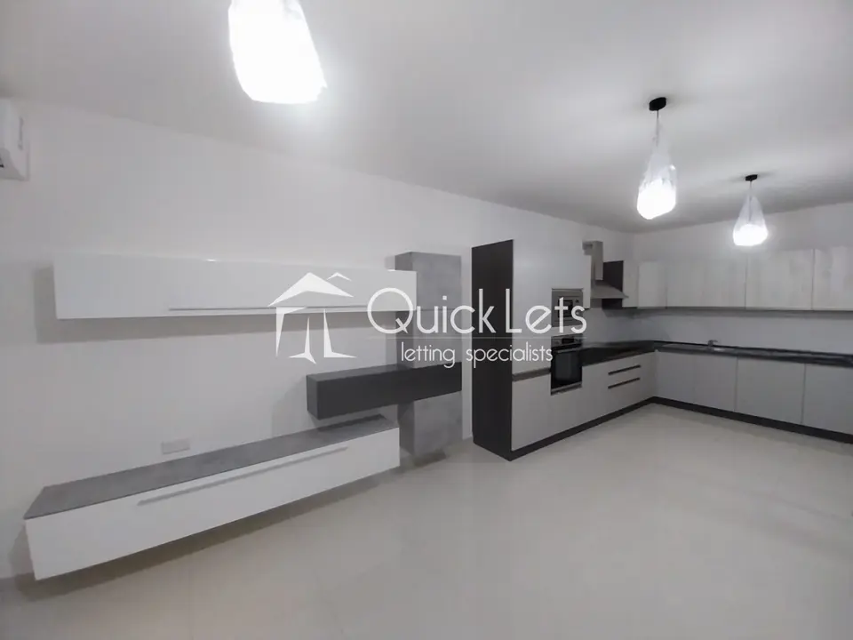 4 bedroom Apartment to rent in Naxxar