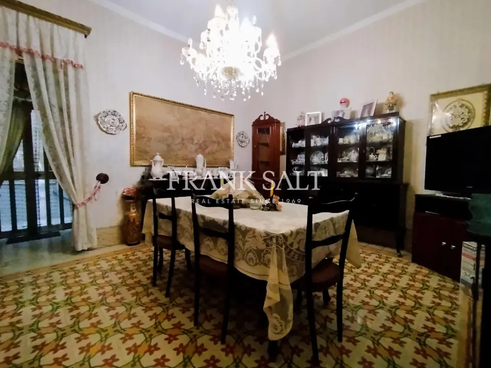 Qormi, Unconverted Townhouse