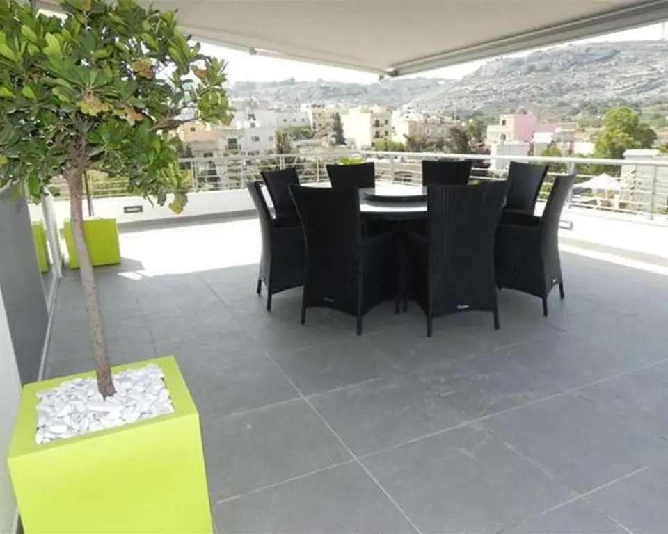 3 bedroom Maisonette Duplex to rent in Bahar Ic-Caghaq