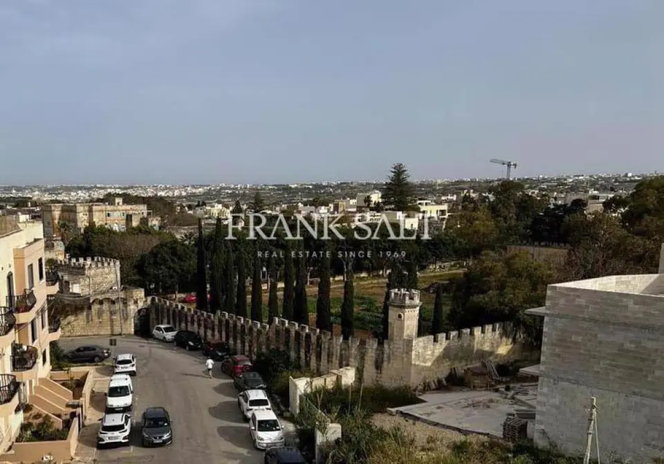 Attard, Furnished Penthouse