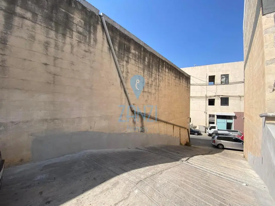 Factories / Warehouse for sale in Mosta
