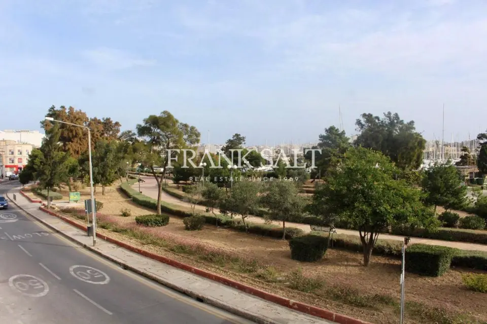 2 bedroom Apartment to rent in Ta' Xbiex