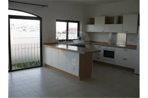 3 bedroom Villa Semi-detached to rent in San Gwann