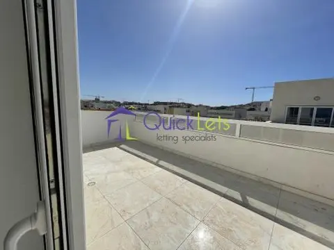 2 bedroom Penthouse to rent in Gzira