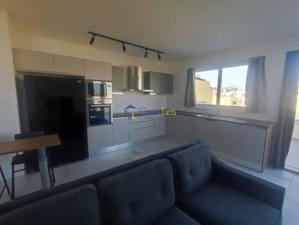 2 bedroom Penthouse to rent in Gzira