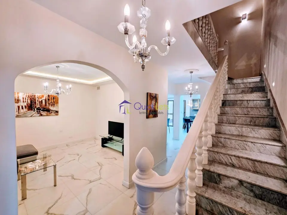 3 bedroom Terraced House to rent in Santa Lucia