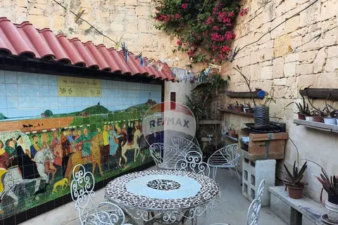 3 Bedroom Maisonette For Sale in Balzan