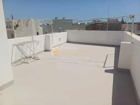 Maisonette with 5 Bedrooms and Garage Included