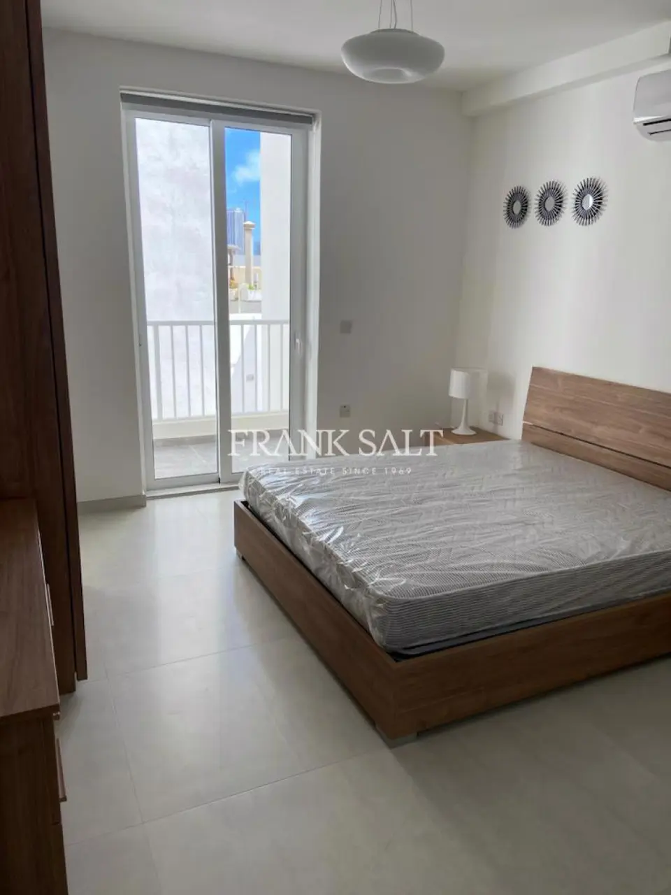 Tal-Ibrag, Apartment