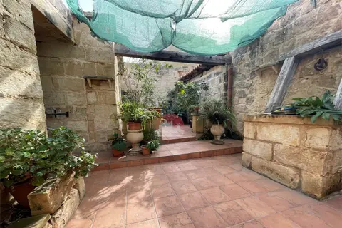 4 Bedroom House of Character For Sale in Qrendi