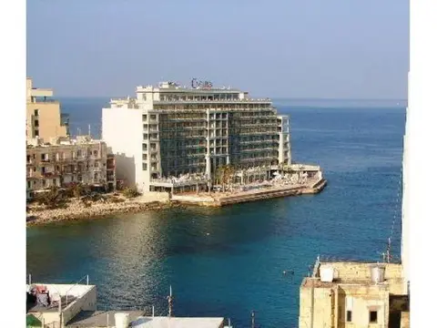 2 bedroom Penthouse to rent in St Julian's