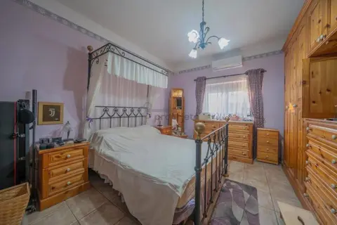 4 Bedroom Maisonette For Sale in Zabbar