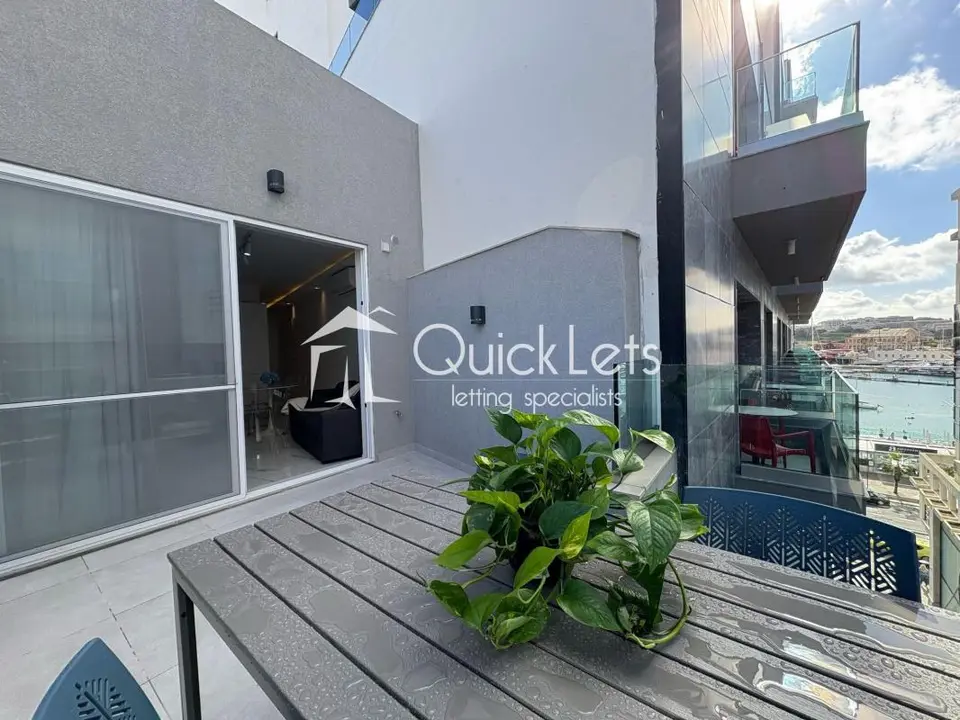 2 bedroom Penthouse to rent in Gzira