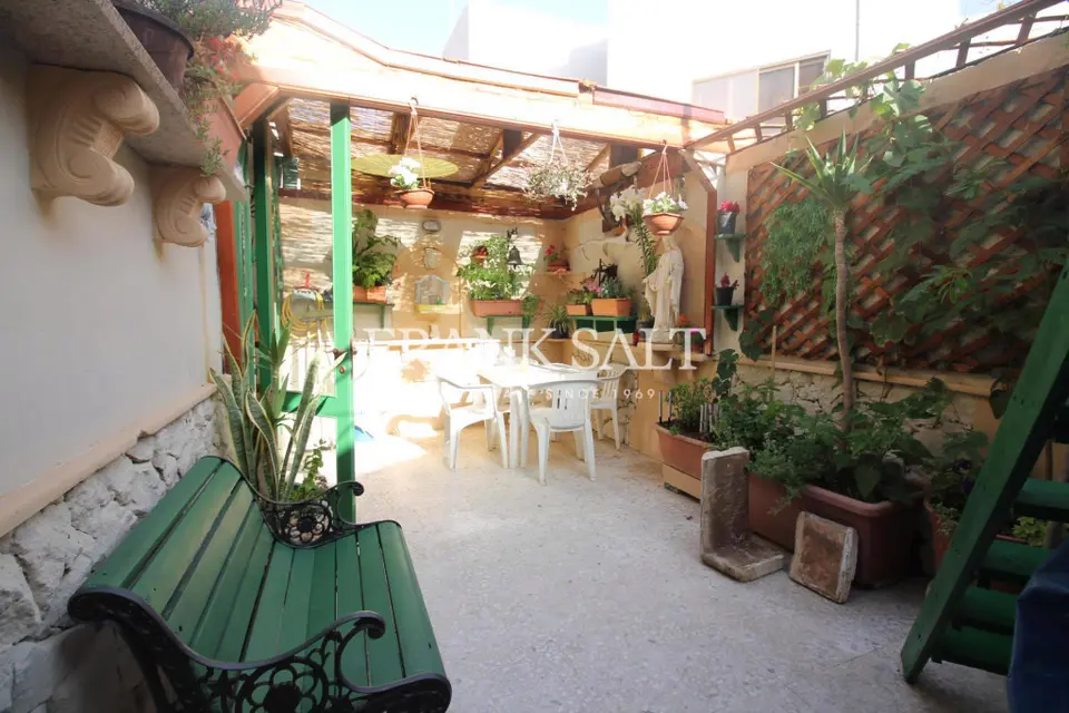 Santa Venera, Town House + 4 Car Garage