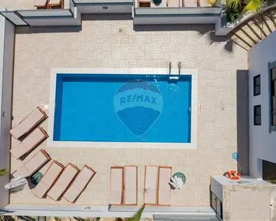 5 bedroom Villa Semi-detached to rent in Mellieha