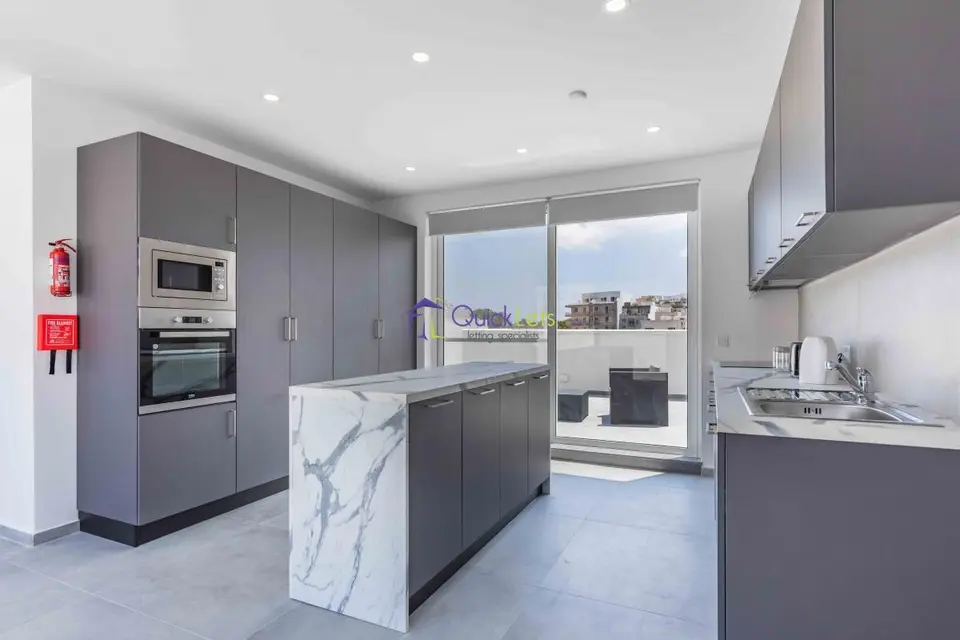 2 bedroom Penthouse to rent in St. Julians
