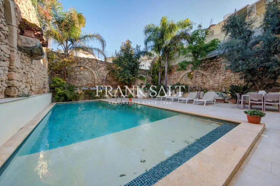 Birkirkara, Furnished House of Character