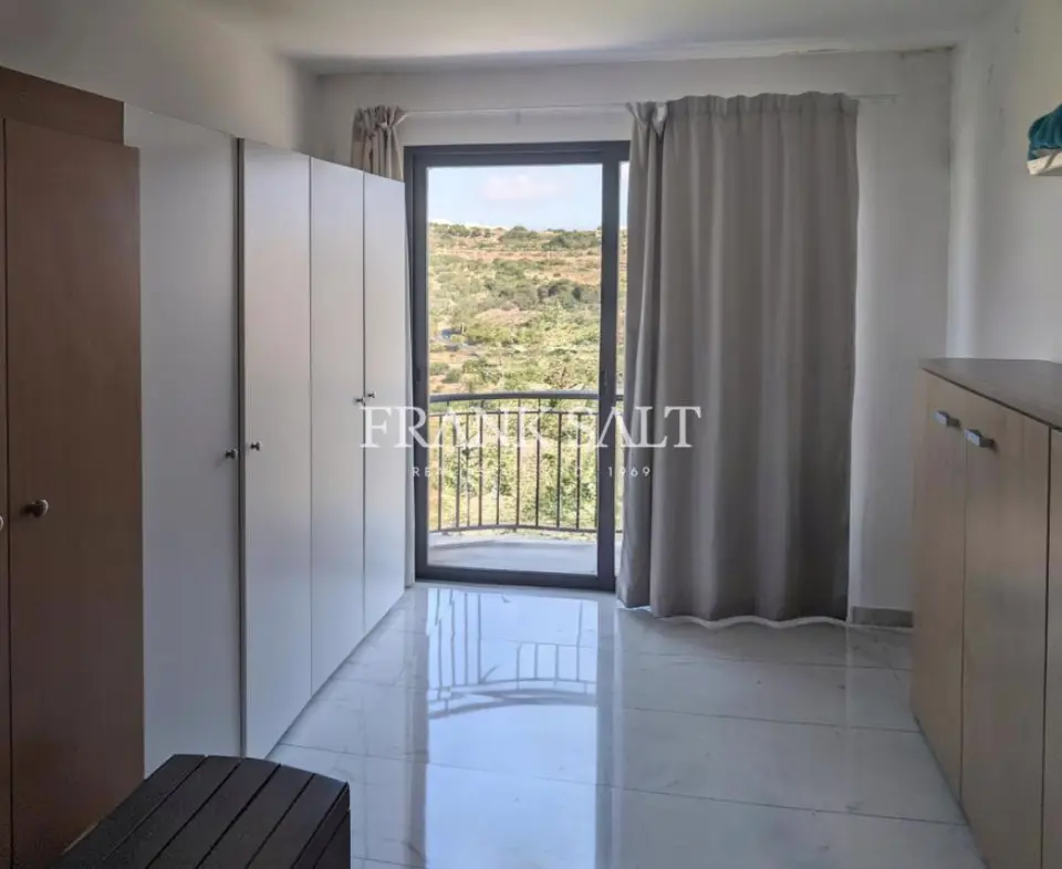 Stunning Corner Apartment in Xemxija