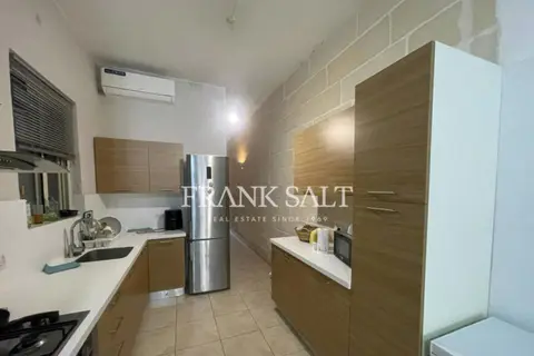 2 Bedroom Maisonette For Sale