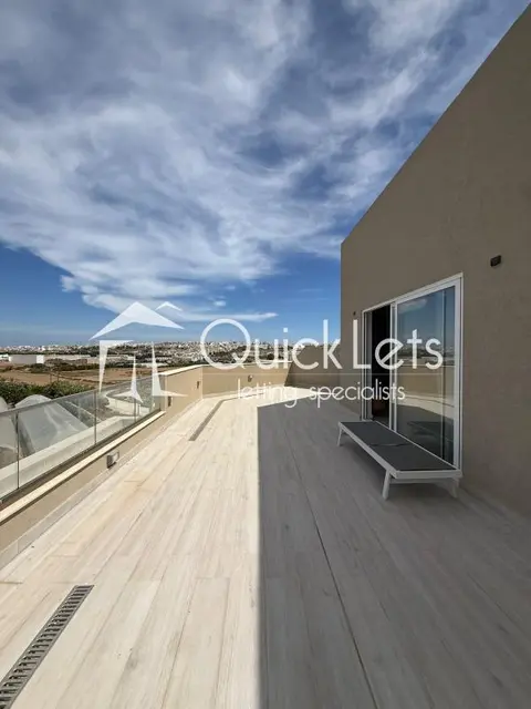 Penthouse 2 chambres à louer à Lija