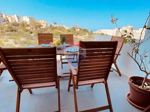 4 bedroom Terraced House to rent in St Julian's