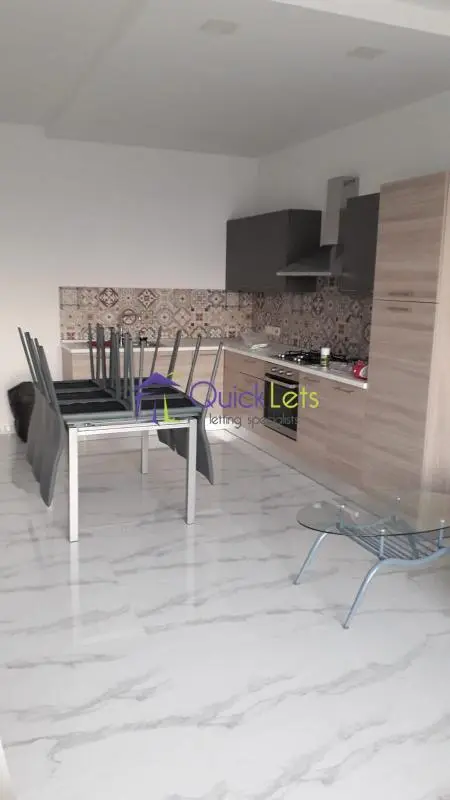 Penthouse 2 chambres à louer à Luqa