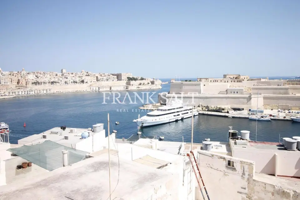 Senglea, Furnished Town House